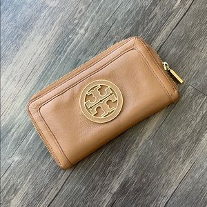 Tory Burch Amanda Zip Around Continental Wallet